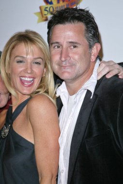 Warner bros. televizyon kalite 50 yıl kutluyor tv