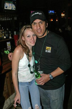 Evrensel citywalk St patrick's günü pub tarama