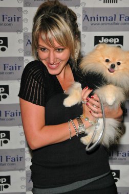 Jeep yaygaracı saat ve Febreze evde beslenen hayvan moda defilesi