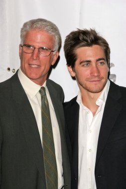 Ted danson ve jake gyllenhaal