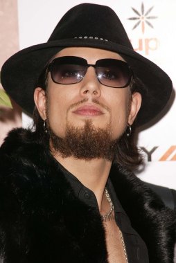 DKNY jeans sunar vanity fair step-up yararına konser