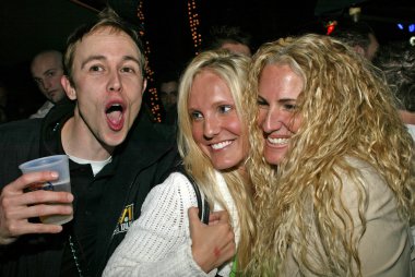 Evrensel citywalk St patrick's günü pub tarama