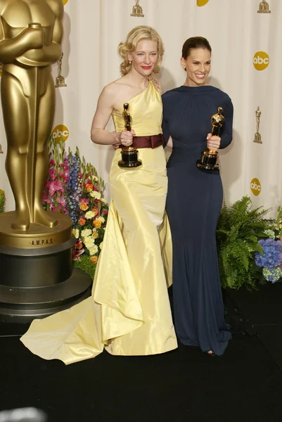 Cate Blanchett and Hilary Swank — Stock Photo, Image