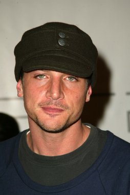 Simon Rex