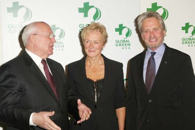 Mikhail Gorbaçov, glenn yakın ve michael douglas