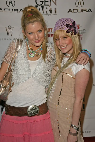 Shelly bruckner och ashley tisdale — Stockfoto