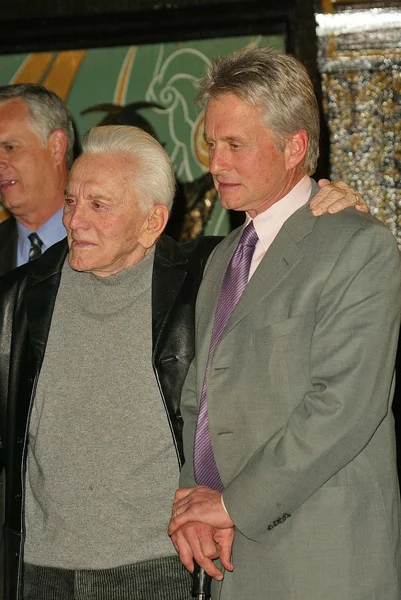 Jack Valenti Hand och fotavtryck ceremoni på Grauman's kinesiska — Stockfoto