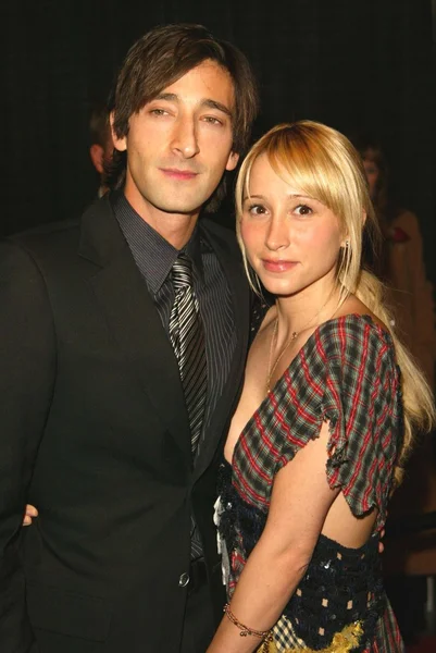 Adrien brody en datum op de 2005 palm springs international filmfestival awards, het conferentiecentrum palm springs, palm springs, ca 01-08-05 — Stockfoto