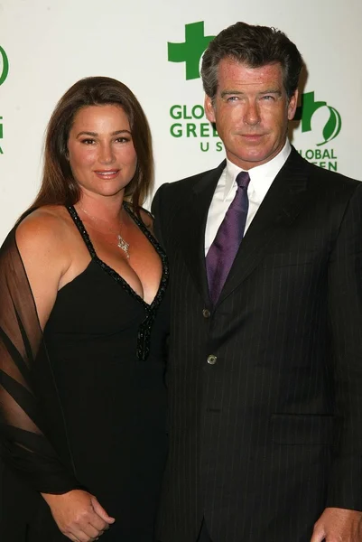 Global Green USA Awards Announcement. Keely Shae Smith and Pierce Brosnan — Stock Photo, Image