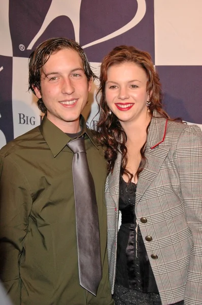 Chris Marquette y Amber Tamblyn — Foto de Stock