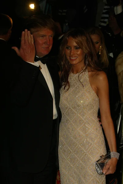 Donald trump och melania knauss — Stockfoto