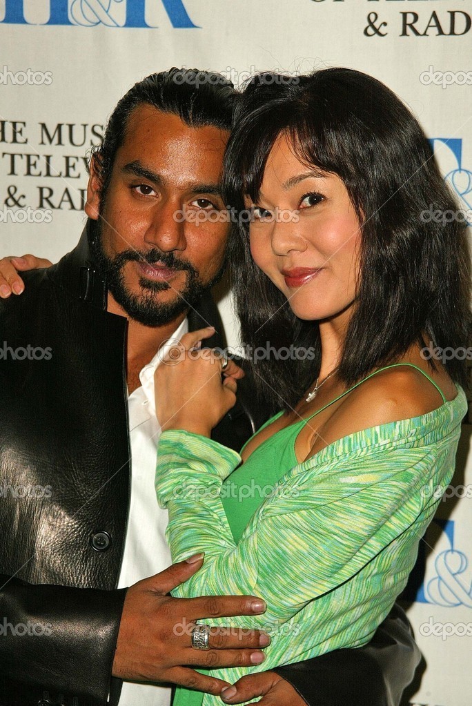 Naveen Andrews and Yunjin Kim Stock Editorial Photo © s_bukley 17116363
