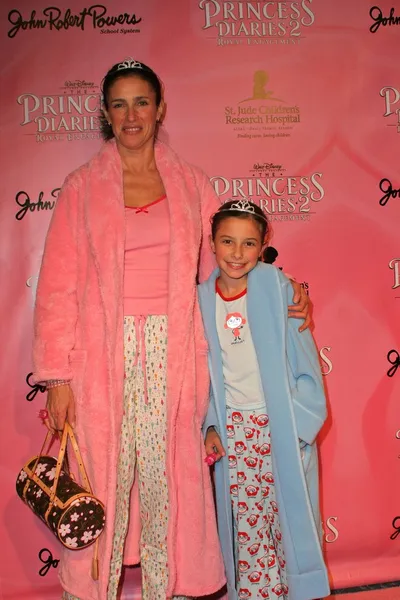 Mimi Rogers with daughter — Stock Photo, Image