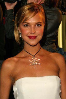 Arielle kebbel