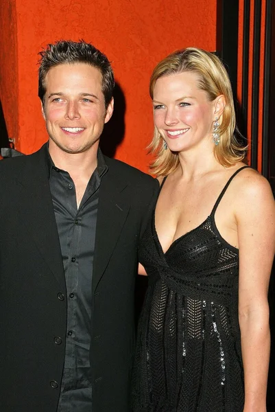 Scott Wolf and Kelley Limp — Stock Photo, Image