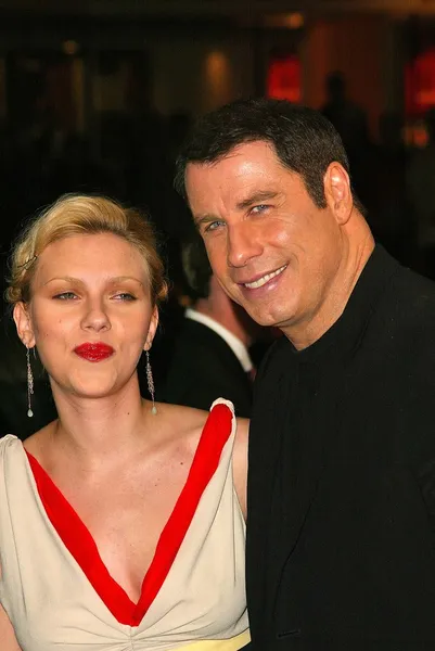 Scarlett Johansson e John Travolta — Foto Stock