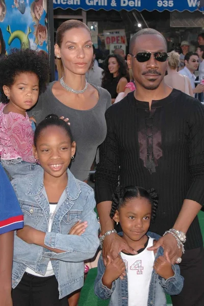 Eddie Murphy e a família — Fotografia de Stock