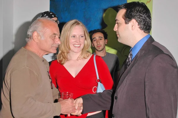 Burt Young with other art opening attendees — Stock Photo, Image