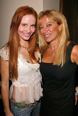 Phoebe fiyat ve gloria kisel