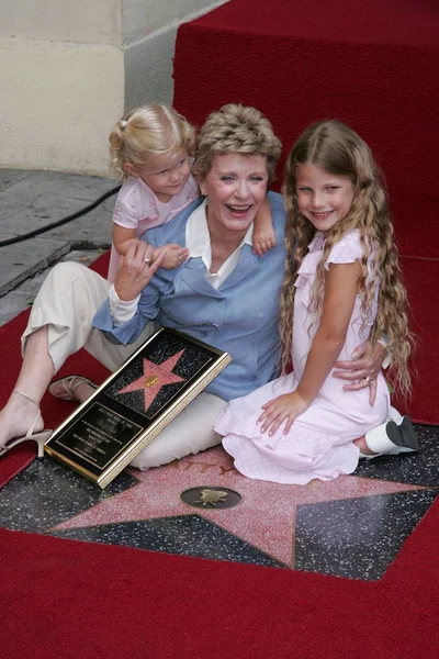 Patty Duke y sus nietas Elizabeth y Alexandra — Foto de Stock