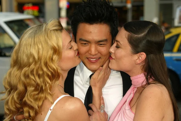 Brooke D 'Orsay, John Cho y Kate Kelton — Foto de Stock