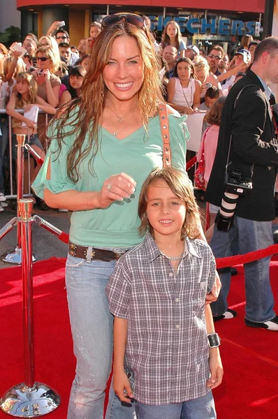 Krista Allen and son — Stock Photo, Image