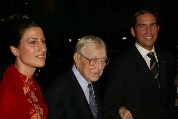 Kerri Caviezel, John Wooden and Jim Caviezel — Stock Photo, Image