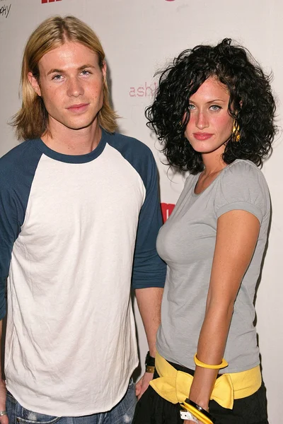 Ashley Parker Angel and his date — Stock Photo, Image