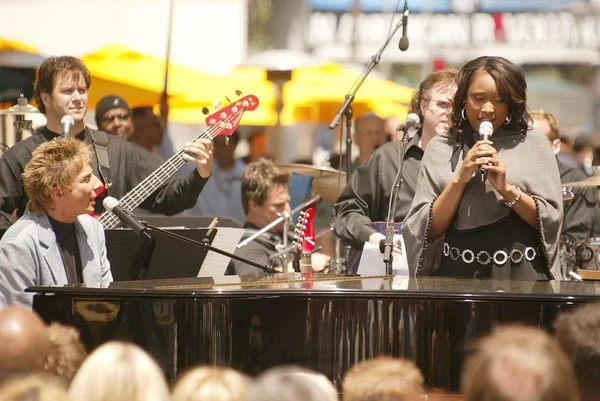 Barry Manilow and Jennifer Hudson — Stock Photo, Image