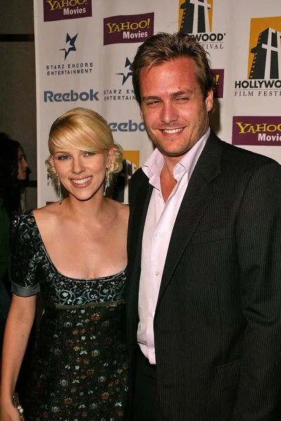 Scarlett johansson und gabriel macht — Stockfoto