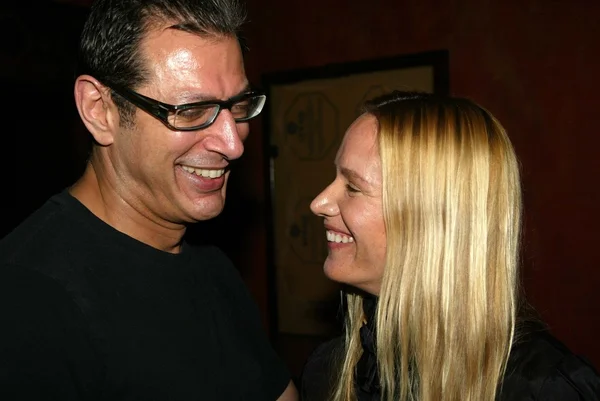 Jeff goldblum och kelly lynch — Stockfoto