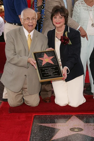 Johnny Grant et Cindy Williams — Photo