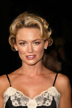 Kelly Carlson