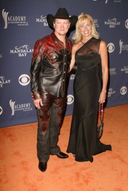Tracy lawrence ve eşi becca