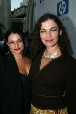 sera kumar ve raelle tucker