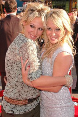 Haylie duff ve hilary duff