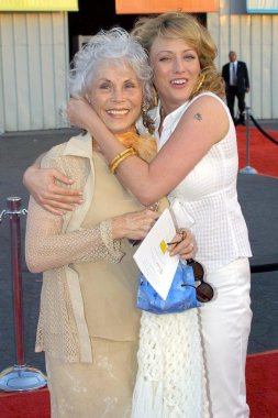 Virginia madsen ve elaine madsen anne