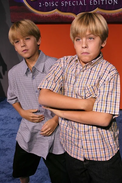 Dylan e Cole Sprouse — Fotografia de Stock