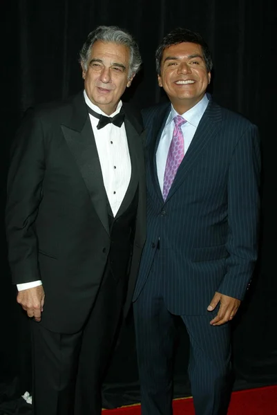 Placido Domingo y George Lopez — Foto de Stock