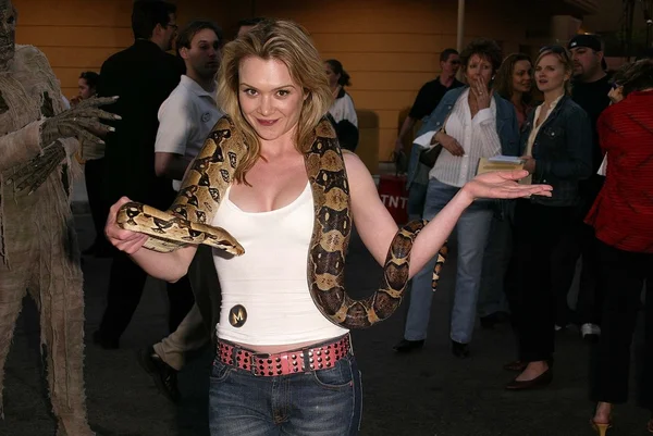 Lauren Woodland with python — Stock Photo, Image