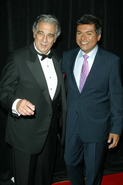 Placido domingo och george lopez — Stockfoto