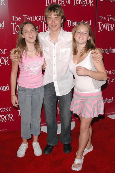 Jeremy Sumpter e le sorelle Gigi e Jessica — Foto Stock