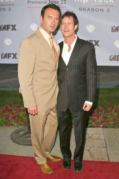 Julian McMahon y Dylan Walsh — Foto de Stock