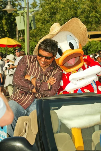 George Lopez and Donald Duck — Stock Photo, Image