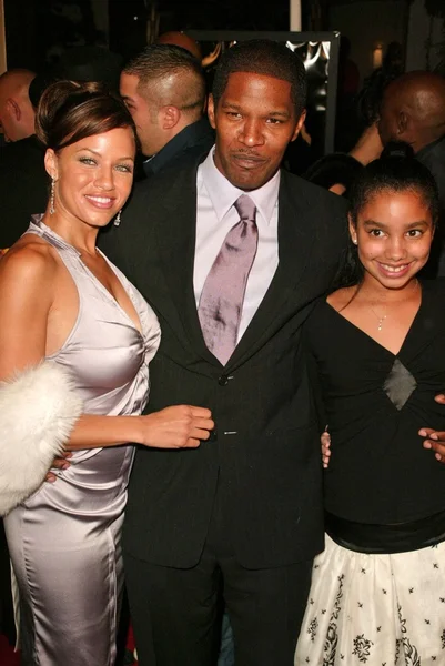 Leila Arcieri, Jamie Foxx et invitée — Photo