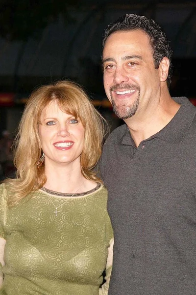 Brad Garrett y su esposa Jill — Foto de Stock