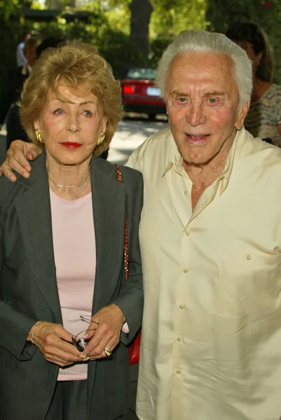 Kirk douglas ve eşi anne — Stok fotoğraf