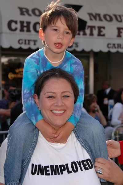 Camryn Manheim e o filho Milo — Fotografia de Stock