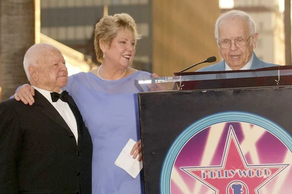 Jan en mickey rooney ster op de hollywood walk van roem — Stockfoto