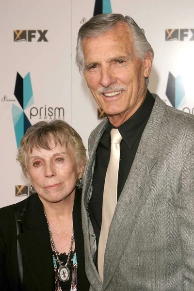 Dennis Weaver e sua esposa Gerry — Fotografia de Stock
